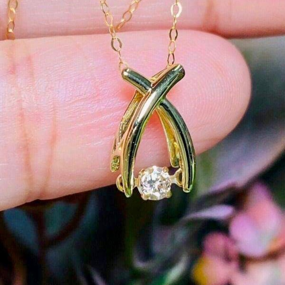 ❌SOLD❌Dancing natural diamond .08 carat necklace